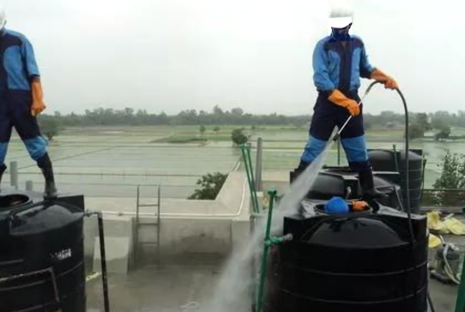 Overhead Water Tank Cleaning